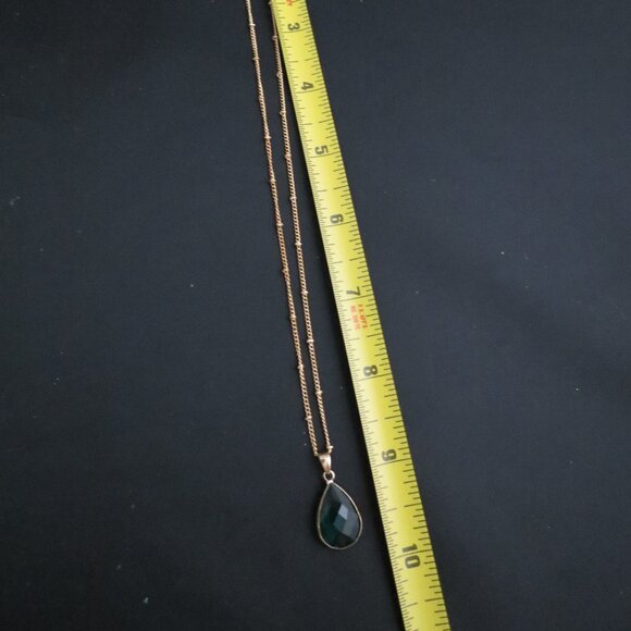 Avon Gold and Green Necklace Set - Picture 3 of 3